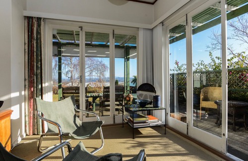 Ahuriri Cottage | Jacaranda Lodge - Napier Hill Holiday Home