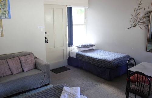 Ngongotaha Hotel | Jack & Di's Lakefront Motel