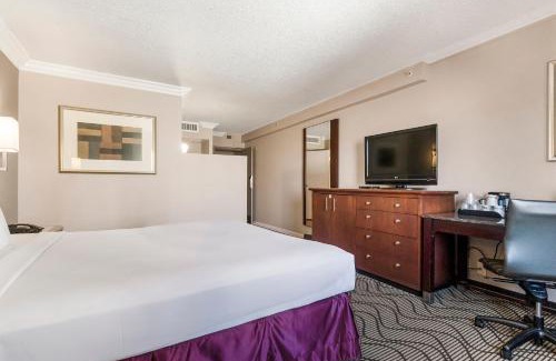Produce and Waterfront Hotel | Jack London Inn