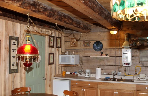 Bear Creek Cabin | “Jack London’s Cabin”, Genuine Alaskan Log Cabin built by owners! Self-check in.