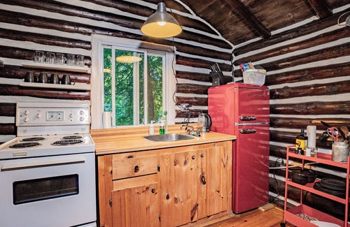 North Frontenac Cabin | Jack Pine Cabin- North Frontenac Lodge Rustic Cabin