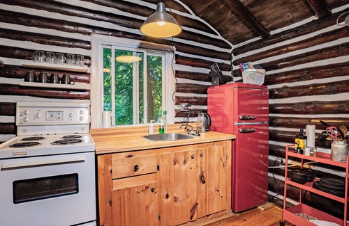 North Frontenac Cabin | Jack Pine Cabin- North Frontenac Lodge Rustic Cabin