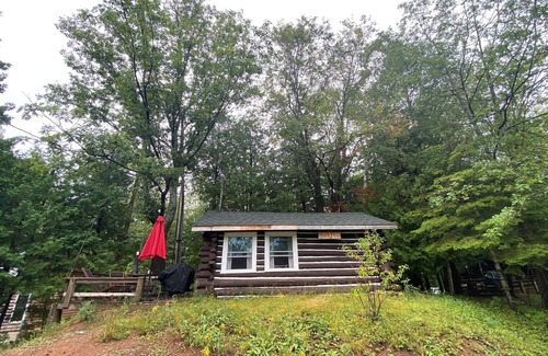 North Frontenac Cabin | Jack Pine Cabin- North Frontenac Lodge Rustic Cabin