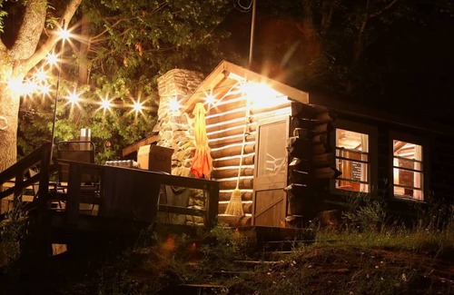 North Frontenac Cabin | Jack Pine Cabin- North Frontenac Lodge Rustic Cabin