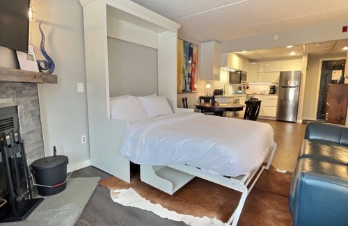 Killington Apartment | Jack S'Bearo- AC, Pool, Mountain Views, Hiking, Gym