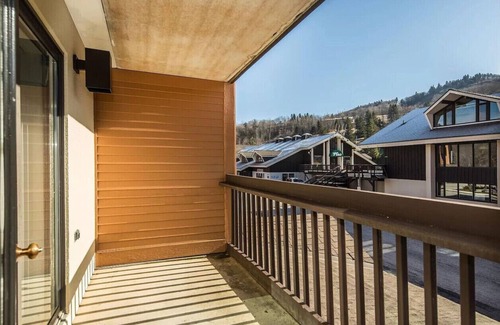 Killington Apartment | Jack S'Bearo- AC, Pool, Mountain Views, Hiking, Gym