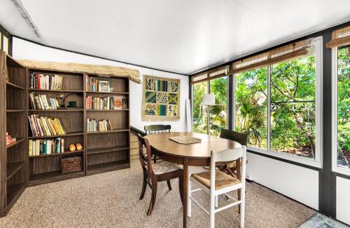 Gulf Breeze Apartment | Jack's Place-Gulf Brz-Pool-Close to Bchs 2BD-1BT