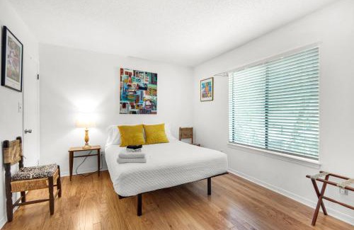 Gulf Breeze Apartment | Jack's Place-Gulf Brz-Pool-Close to Bchs 2BD-1BT