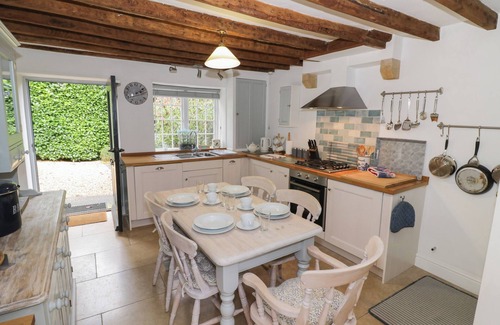 Blockley Cottage | JACKDAW COTTAGE, pet friendly, with open fire in Blockley