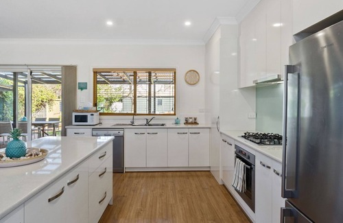 Normanville House | Jacks Corner - Moments to the beach, free wifi, pet friendly - wont be disapointed!