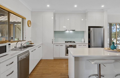 Normanville House | Jacks Corner - Moments to the beach, free wifi, pet friendly - wont be disapointed!