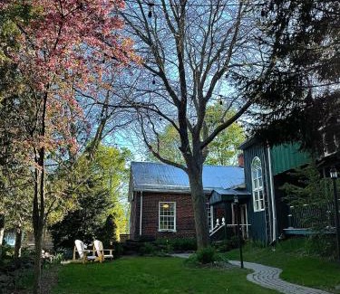 Prince Edward Hotel | Jackson's Falls Country Inn