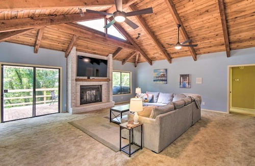 Arlington House | Jacksonville Home on 1 Acre about 6 Mi to Beach!