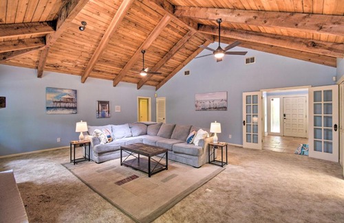 Arlington House | Jacksonville Home on 1 Acre about 6 Mi to Beach!
