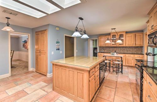 Arlington House | Jacksonville Home on 1 Acre about 6 Mi to Beach!