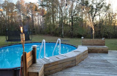 McCutcheon Field House | Jacksonville Ranch with private Hottub and Pool, stocked Pond, Bike and Hiking trails