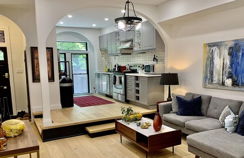 Church and Wellesley Bed & Breakfast | Jacob22 B&B