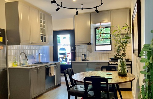 Church and Wellesley Bed & Breakfast | Jacob22 B&B