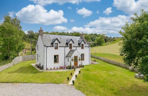 Kingussie Villa | Jacobite Lodge by The House of Danu