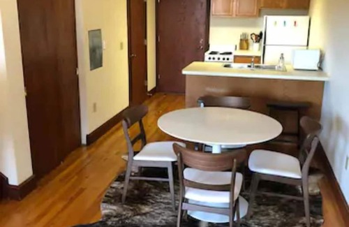 Madison Apartment | Jacuzzi Loft-1Br Extnd Stay Near Capitol!