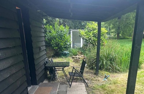 Watford Apartment | Jacuzzi Retreat Watford – 6 Pax