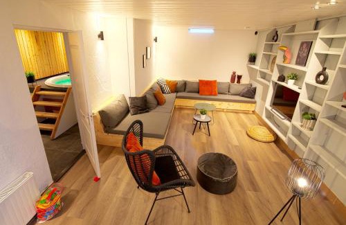 Tzummarum Villa | Jacuzzi & Sauna Villa 2