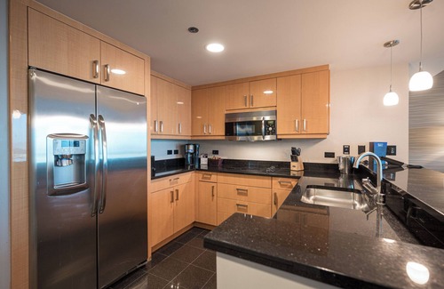Las Vegas Resort | Jacuzzi Suite - Center Strip - Projection Screen TV - Next to Planet Hollywood