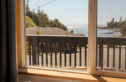 Ucluelet Cottage | Jacuzzi Suite | Ocean View