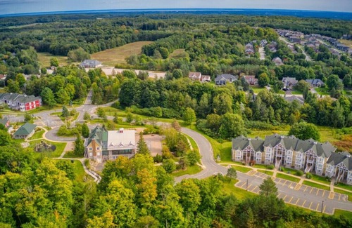 Oro-Medonte Apartment | Jacuzzi Suite with full kitchen