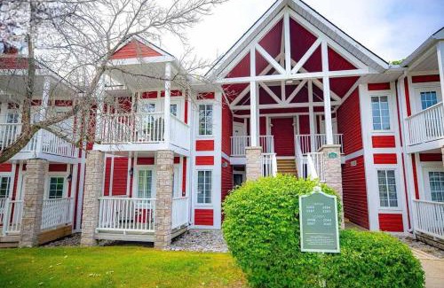 Oro-Medonte Apartment | Jacuzzi Suite with King bed, full kitchen
