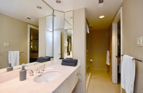 Oro-Medonte Apartment | Jacuzzi Suite with King bed, full kitchen
