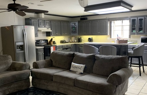 Tyler Apartment | Jacuzzi Tub 2 bedroom 1 large bath single unit.