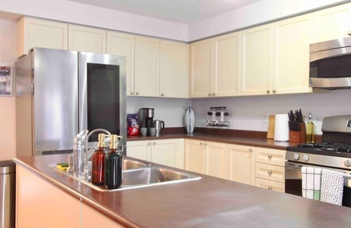 Ajax House | Jacuzzi Tub+Office+Movie Theatre+Balcony+Parking