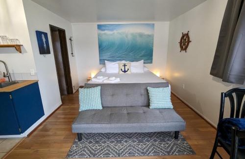Quadra Island Apartment | Jade Resort-Oceanfront Suites in Gowlland Harbour