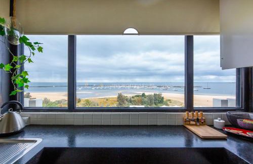 St Kilda West Apartment | Jade - St Kilda Beach Views