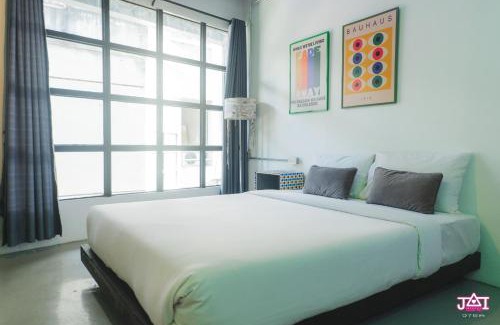 Thapae Hotel | Jai Loy Cafe & Rooftop