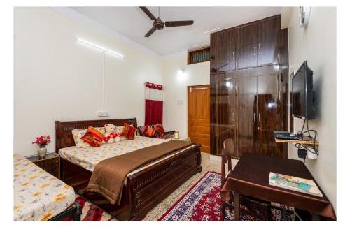 Jabalpur House | Jaiswal Homestay Three-Bedroom Villa-parking-kitchen-Wi-Fi & 24 hour Hot water