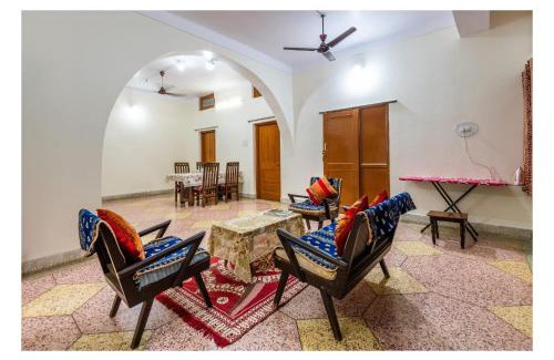 Jabalpur House | Jaiswal Homestay Three-Bedroom Villa-parking-kitchen-Wi-Fi & 24 hour Hot water