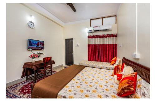 Jabalpur House | Jaiswal Homestay Three-Bedroom Villa-parking-kitchen-Wi-Fi & 24 hour Hot water