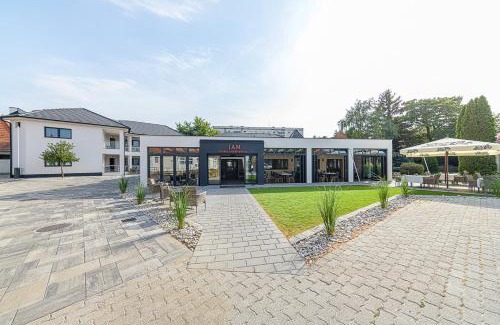 Kapuvar House | Jam Panzió