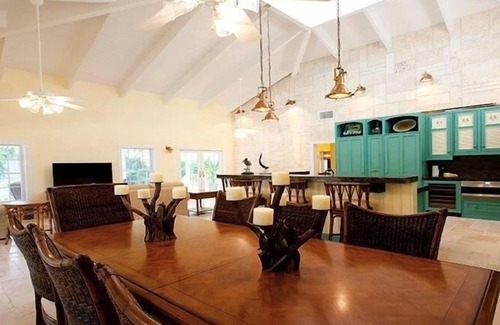 Islamorada House | Jamaican Palm House 3 Bedrooms, 2 Bath, Poolside