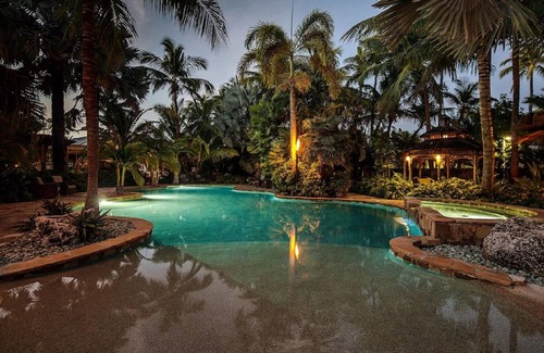 Islamorada House | Jamaican Palm House 3 Bedrooms, 2 Bath, Poolside