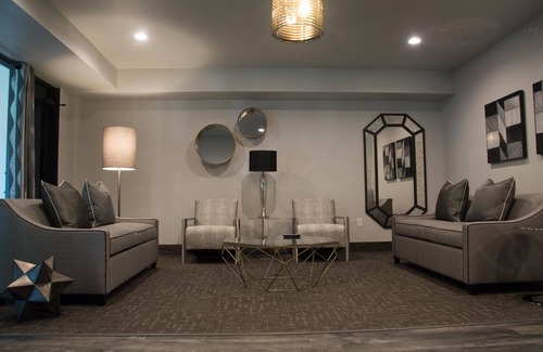 Okoboji Hotel | James Bond Executive Suite