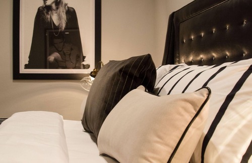 Okoboji Hotel | James Bond Executive Suite
