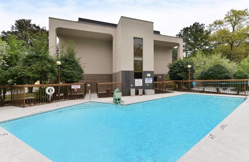 Dock Junction Hotel | Jameson Inn of the golden isles- Brunswick