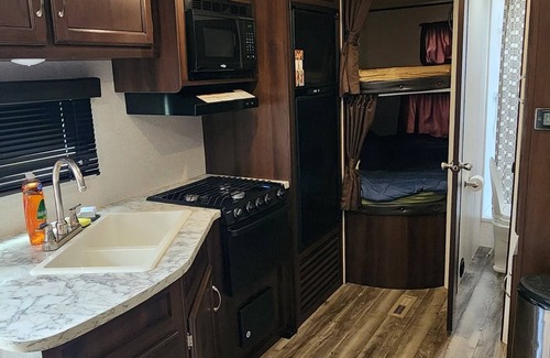 Taylor RV Rental | Jan's Jayco travel trailer