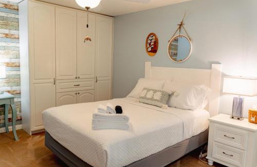 North Northwest Pensacola House | Jan's Oasis Family Retreat Pool Bar Games & Fun
