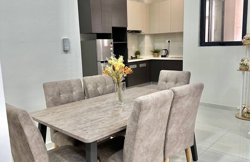 Central District Apartment | Japandi Beach Resort at Country Garden Danga bay