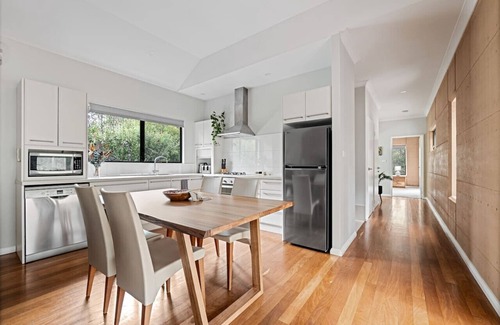 Rosa Glen Hotel | Jarrah Grove Forest Retreat - Serenity Luxury Chalets