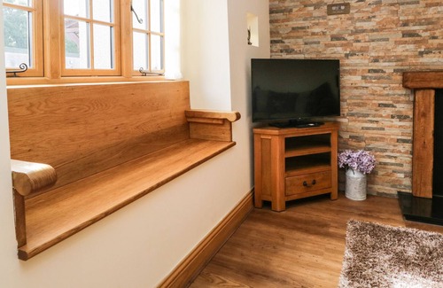 Newton in Furness Cottage | JASMAR COTTAGE, pet friendly, character holiday cottage in Roose